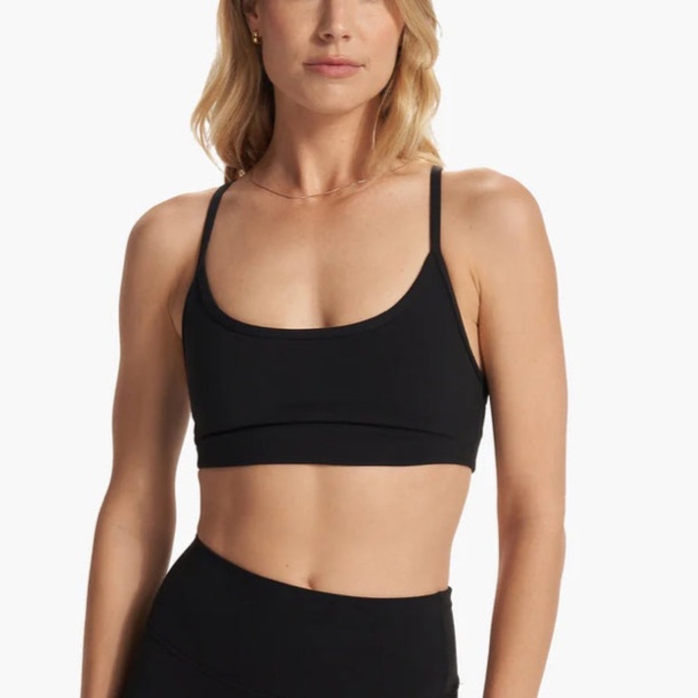 Vuori AllTheFeels Black Sports Bra